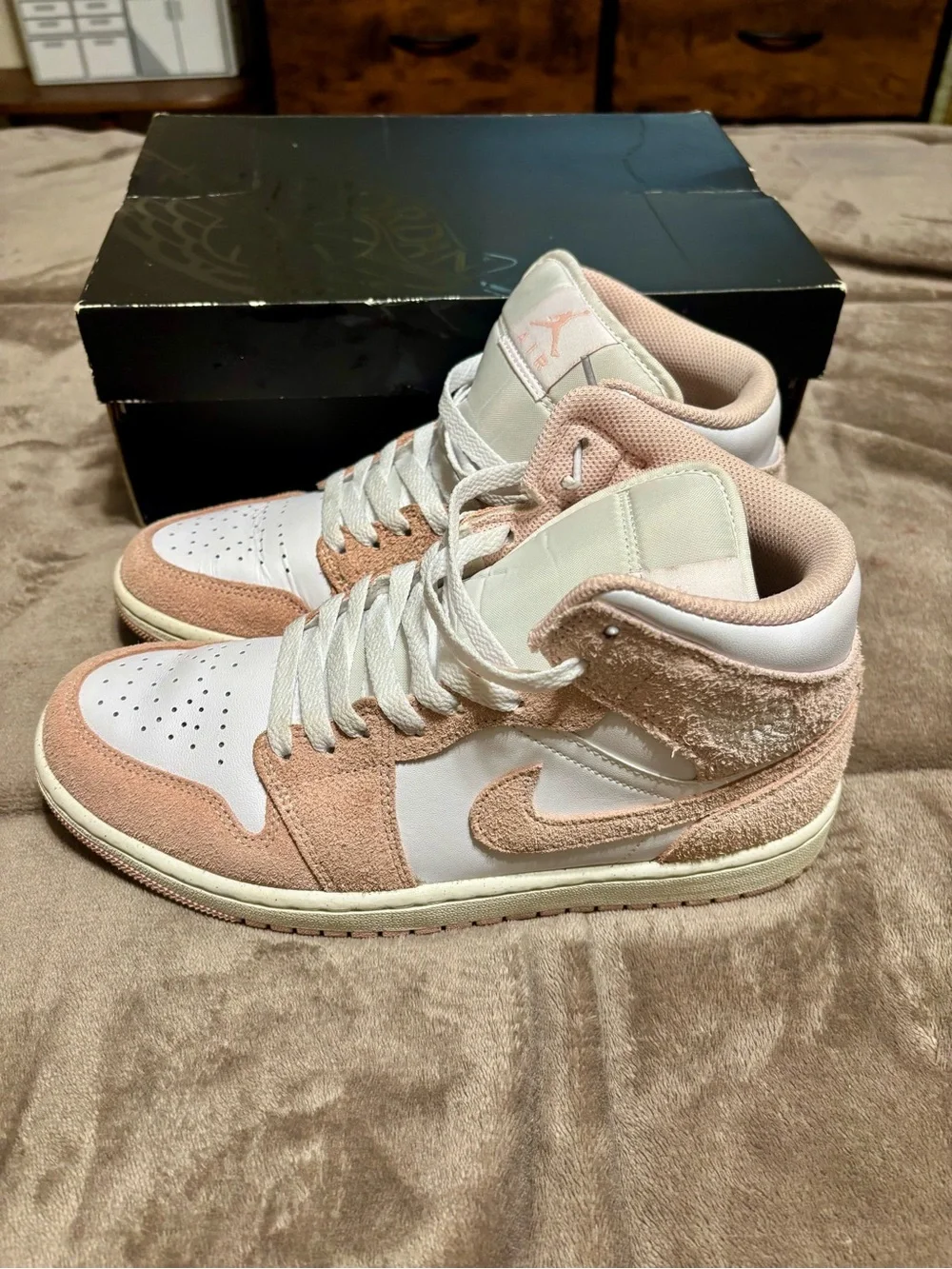 2024 Air Jordan 1 Mid SE 'Legend Pink'